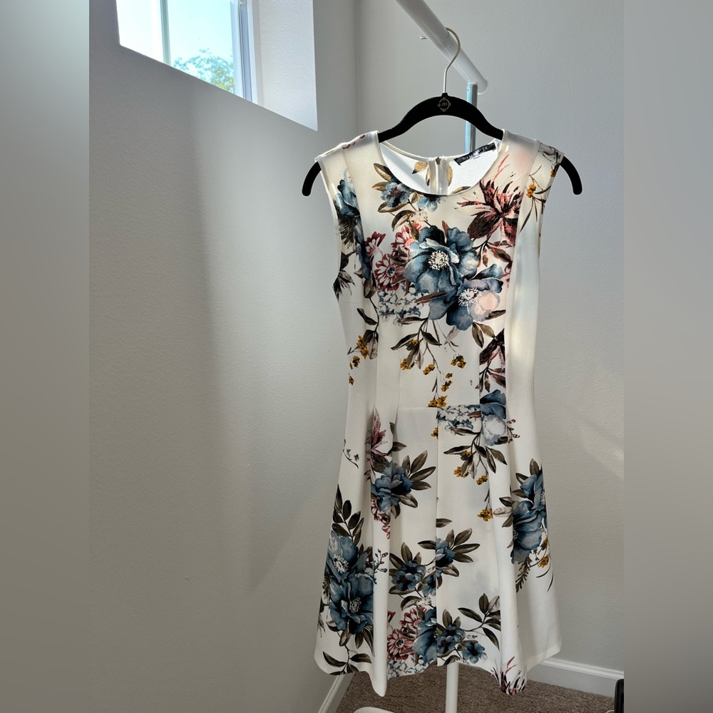 Dynamite Floral Dress - XS (worn only once!)